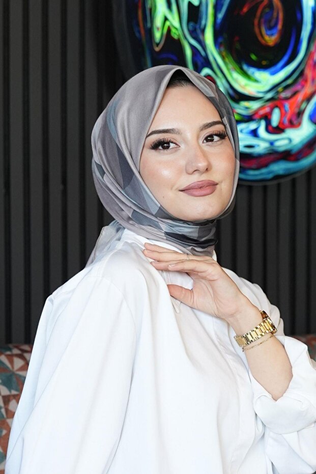 وشاح قطني رمادي بنمط مثلث - 2