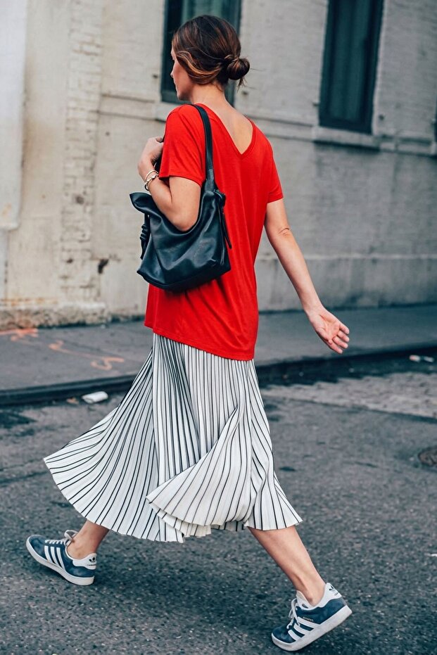 Front and Back V-Neck Basic Viscose Blend T-Shirt - 4