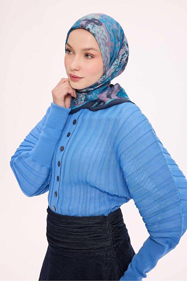 وشاح فيسكوز فيلورا بنمط مموج للفصول الأربعة باللون الأزرق الداكن 90X90