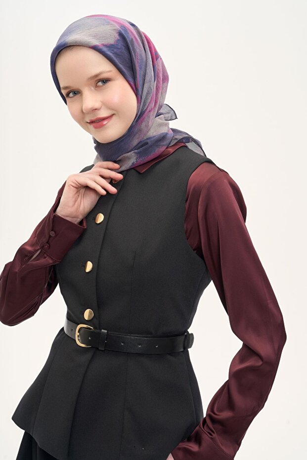 وشاح أوليندا من مزيج الحرير بنمط تجريدي باللون الأزرق الداكن 90x90
