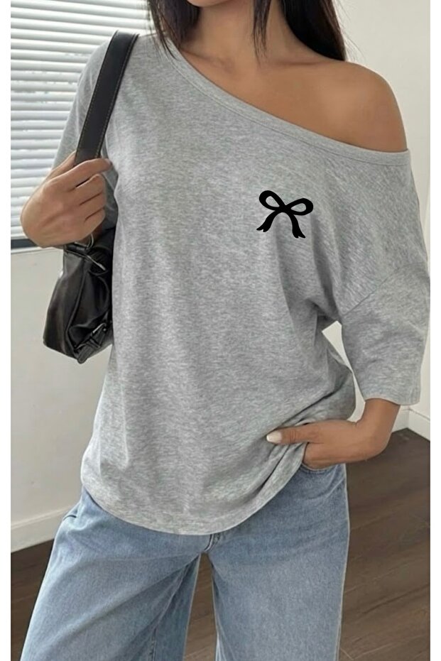 Small Ribbon Printed Oversized Women's Boat Neck T-Shirt