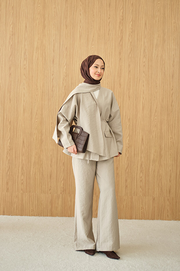 Women's Hidden Button Detail V-Neck Suit Cream