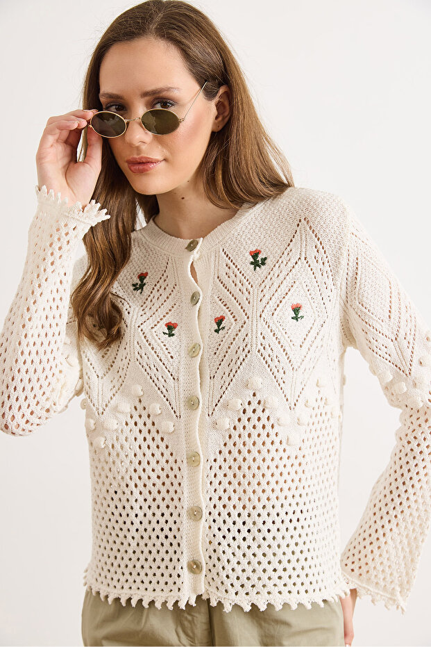Women's White Embroidered Patch Boho Seasonal Cardigan Hrk-19000492