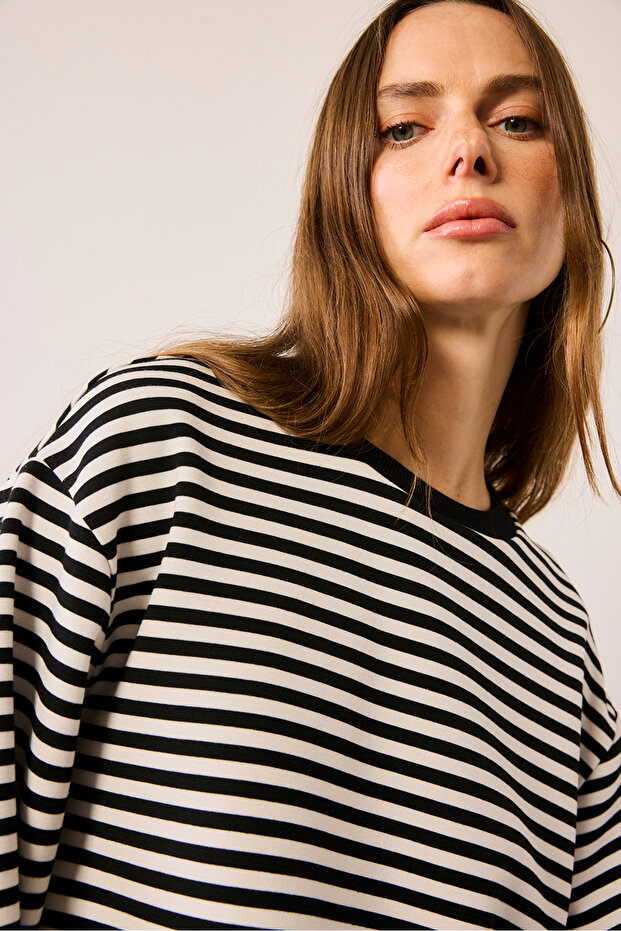 Striped Basic T-shirt - 3