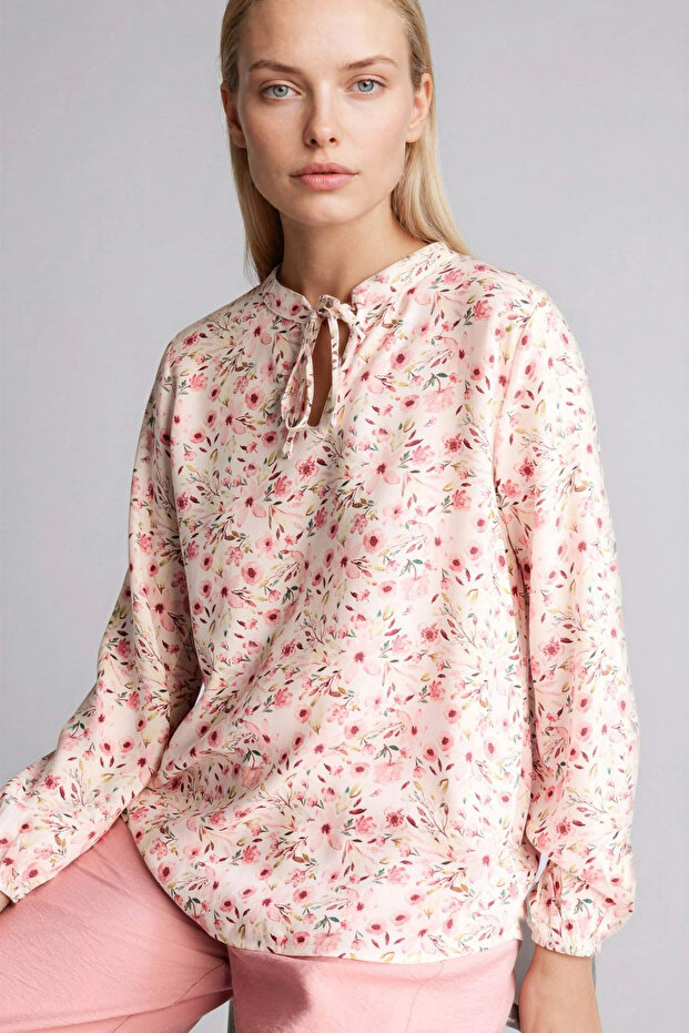 بلوزة بأكمام طويلة وياقة دائرية وطباعة من Regular Fit N1809AZ26SP