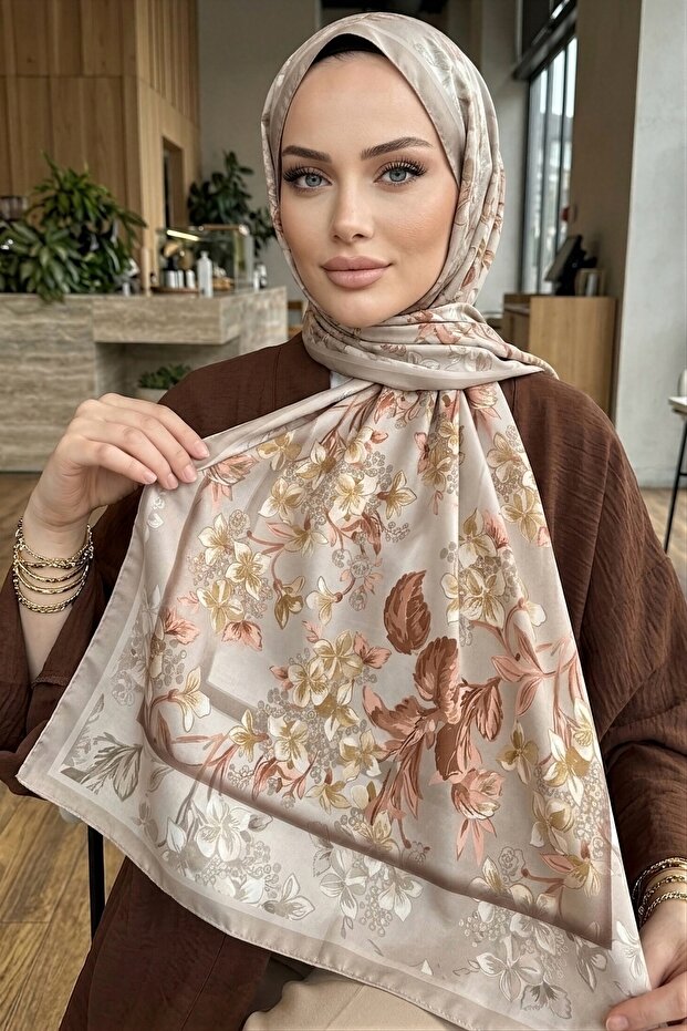 شال ناعم منقوش باللون البيج - 1