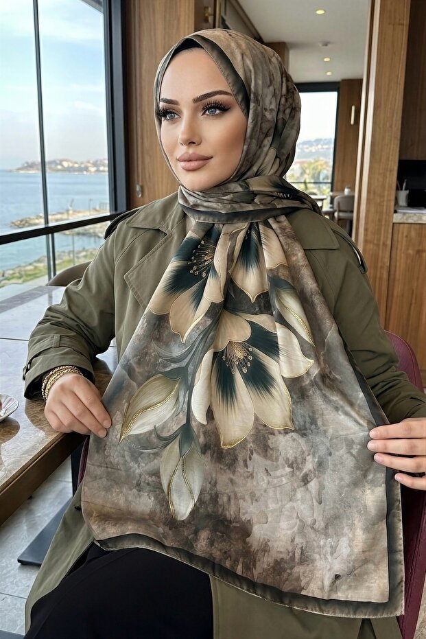 شال ناعم منقوش باللون الكاكي
