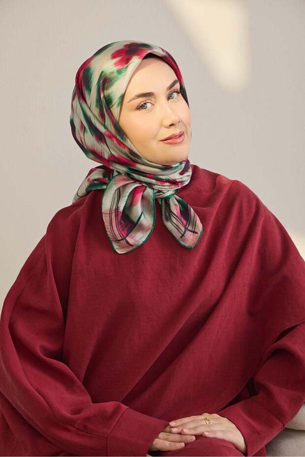 وشاح حريري من التويل بنمط زهور تجريدي فوشيا 90x90