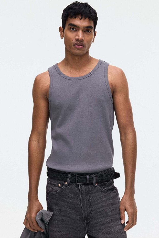 قميص صدرية مضلعة بقصّة Slim Fit