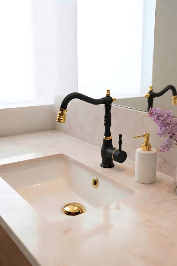 Retro Bathroom Sink Faucet Rustic Design - Antique Sink Fixture with Movable Head - Black-Gold Color