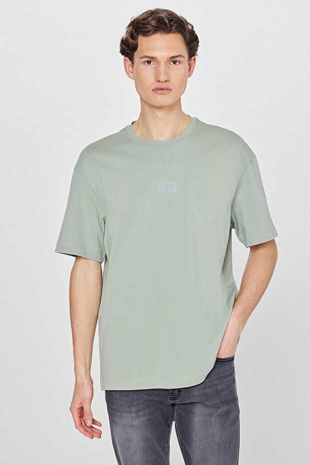 100% Cotton Breathable Fabric Loose Fit Comfortable Cut T-Shirt with Logo Detail