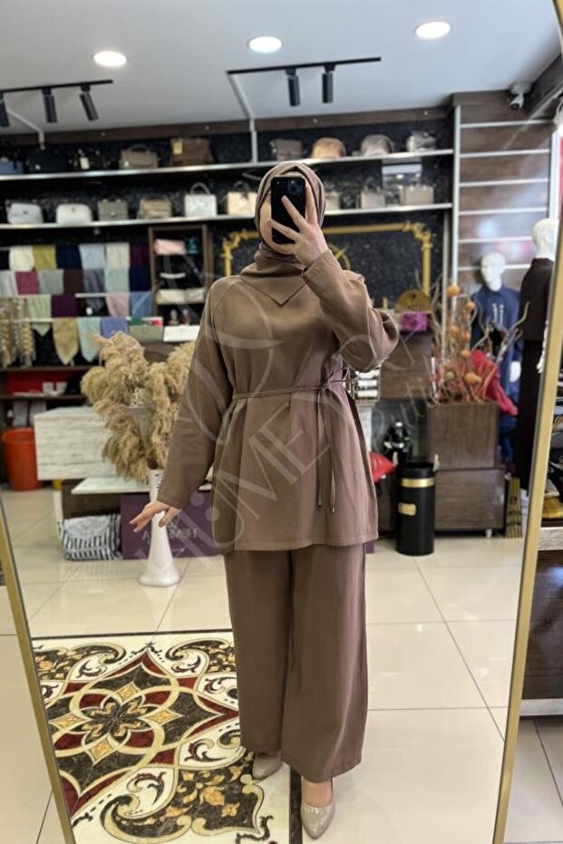 طقم تنورة بياقة وسحاب جانبي