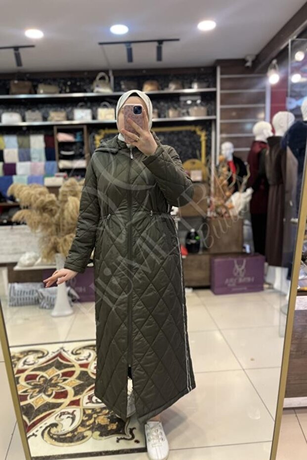 معطف قابل للنفخ بتفاصيل شريطية جانبية