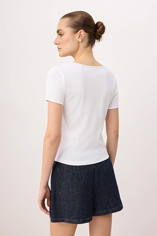 Ekru Düz Fitted Kaçık Yaka Standart Kol Crop Pamuk Ribana Örme T-Shirt TWOSS26TS00203 - 4