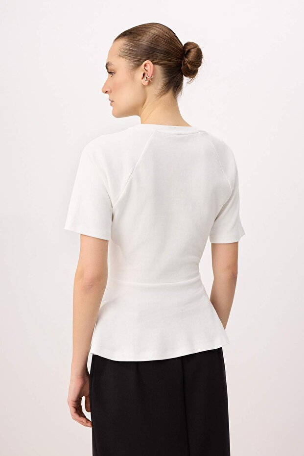 Ekru Peplum Reglan Kol Kısa Kollu Aksesuar Detaylı İnterlok Örme Bluz TWOSS26BZ00242 - 7