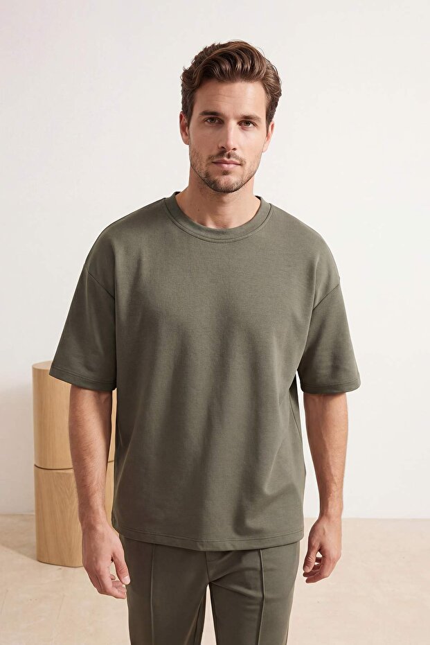 Haki Oversize/Geniş Kesim Yumuşak Dokulu Basic T-Shirt TMNSS26TS00003 - 1