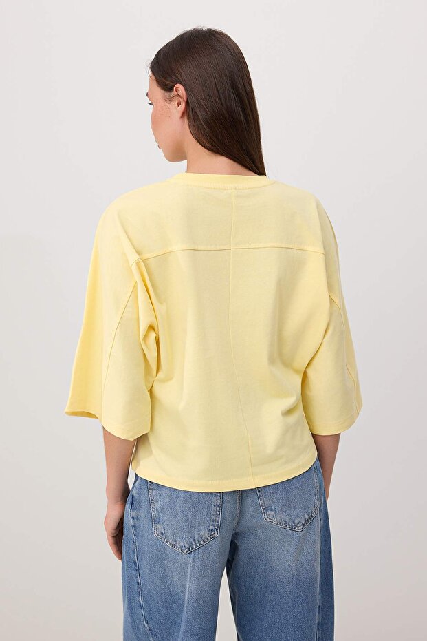 Wardrobe Essentials-Sarı Geniş Kalıp Yarasa Kol %100 Pamuk Örme T-Shirt TWOSS26TS00047 - 5