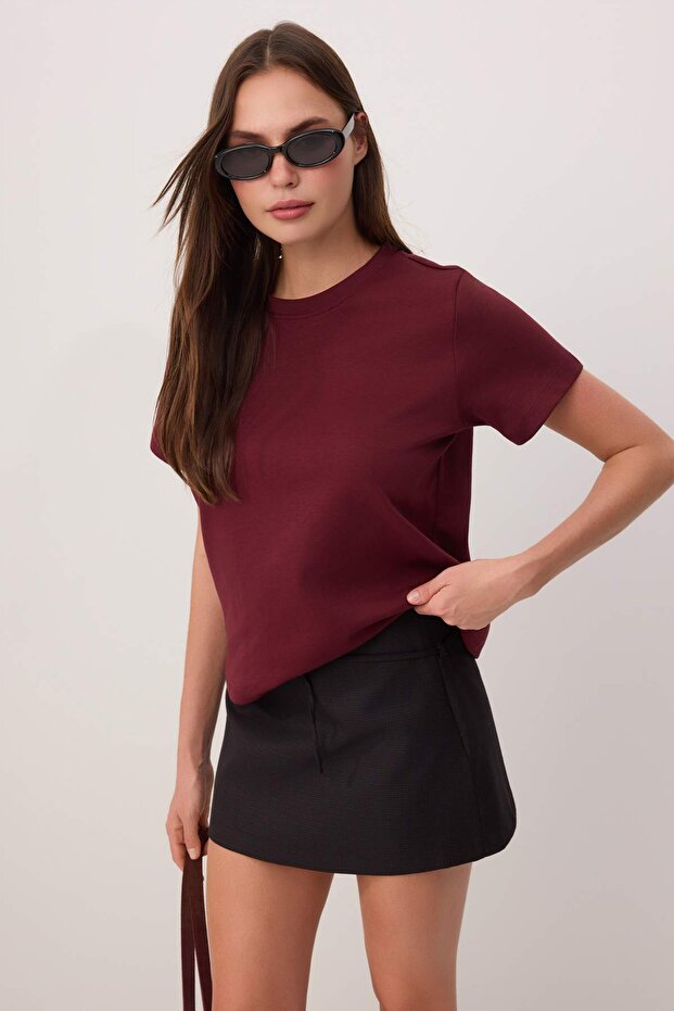 Trendyolmilla  Bordo Düz Regular Bisiklet Yaka Standart Kol Kısa İnterlok Örme T-Shirt TWOSS26TS00064 - Görsel 3
