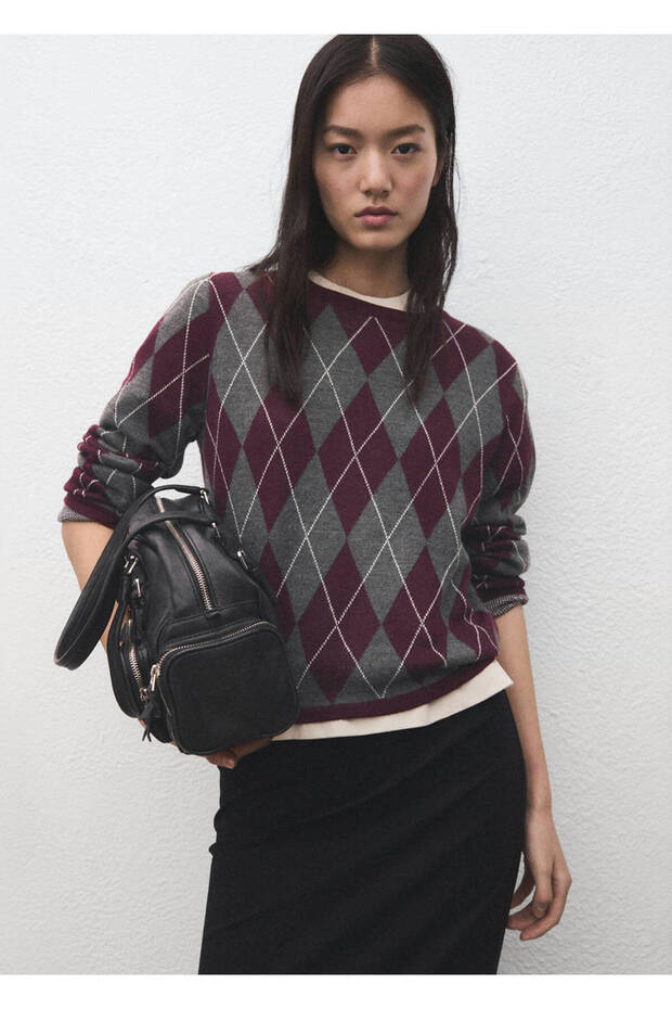 Diamond patterned knitwear sweater