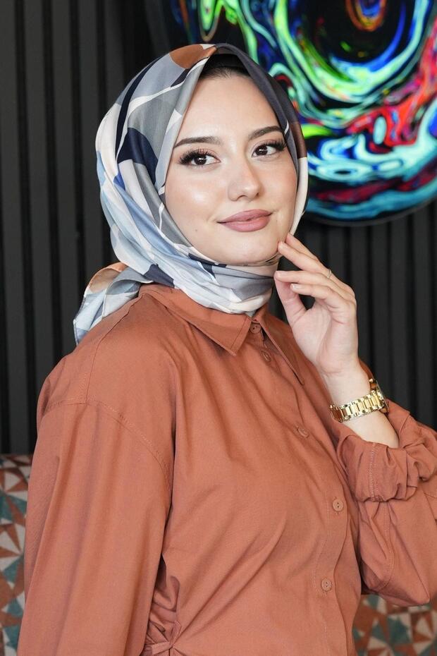 وشاح قطني بنقشة أوراق شجر، باللون الأزرق - 4