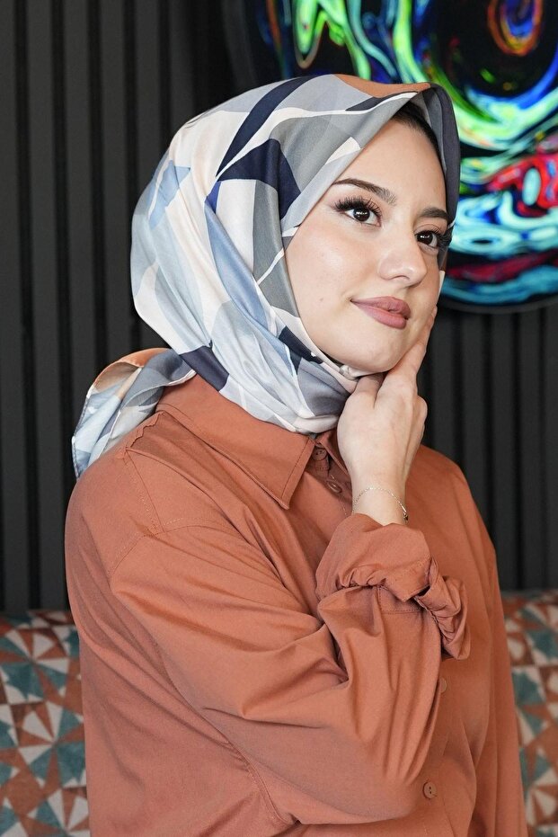 وشاح قطني بنقشة أوراق شجر، باللون الأزرق - 5