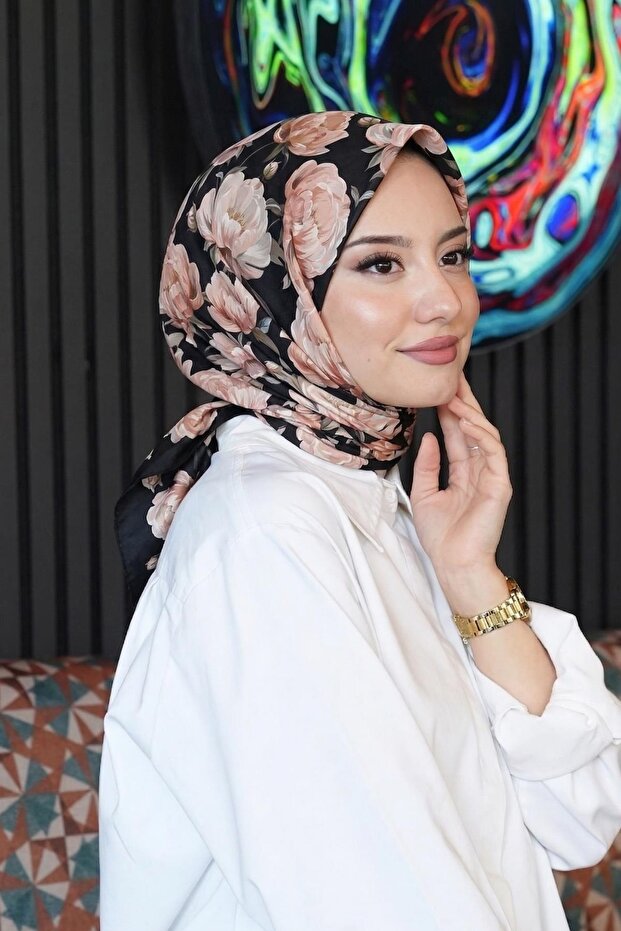 وشاح من القطن الناعم باللون الوردي الفاتح بنمط اللوتس