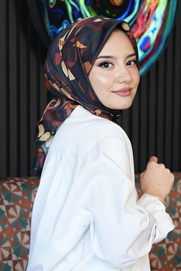 وشاح قطني بنقشة أوراق شجر، باللون الأصفر