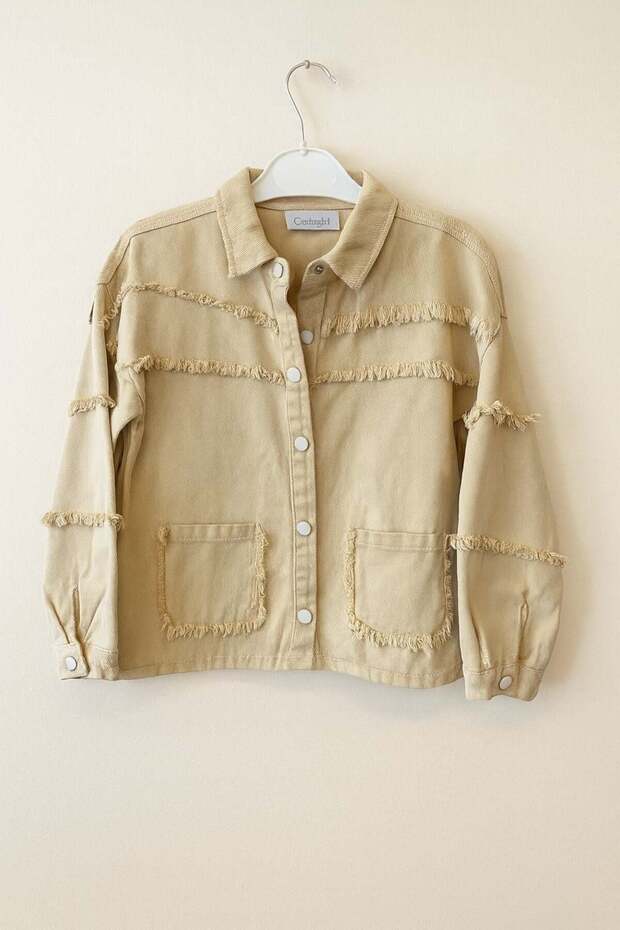 Girl's trench coat with tassel detail and pockets gk2192