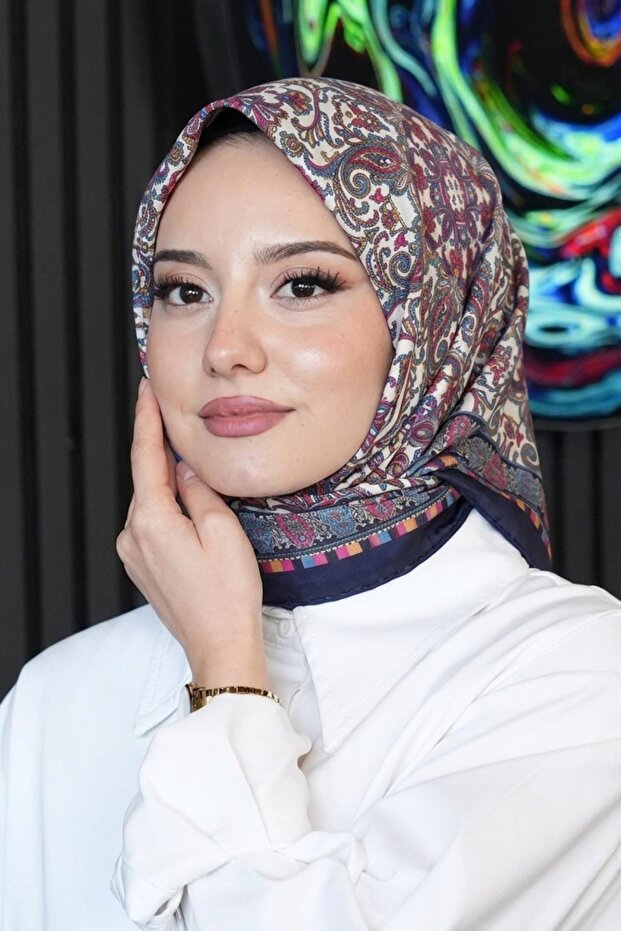وشاح قطني ناعم بنمط عرقي باللون الأزرق الداكن