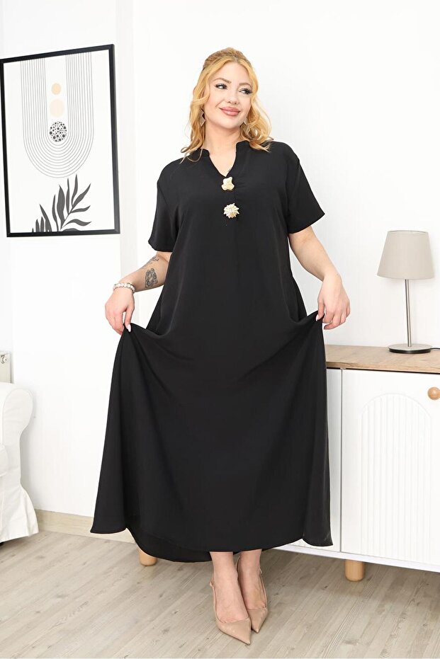 Plus Size Lyocell Fabric Dress with Gold Accessories