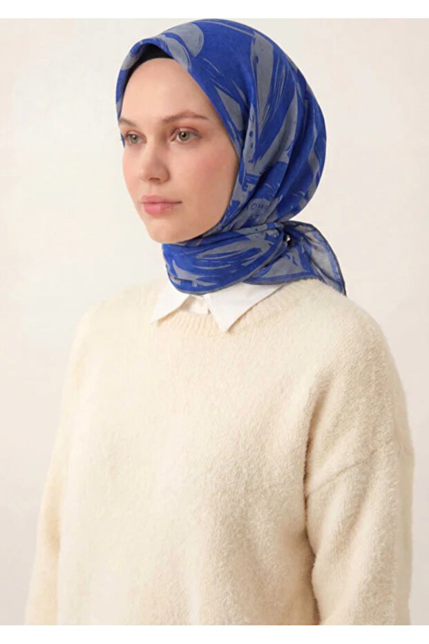 وشاح من مزيج القطن باللون الأزرق والرمادي بنمط فلورا عصري وملمس ناعم ومضاد للانزلاق 90X90