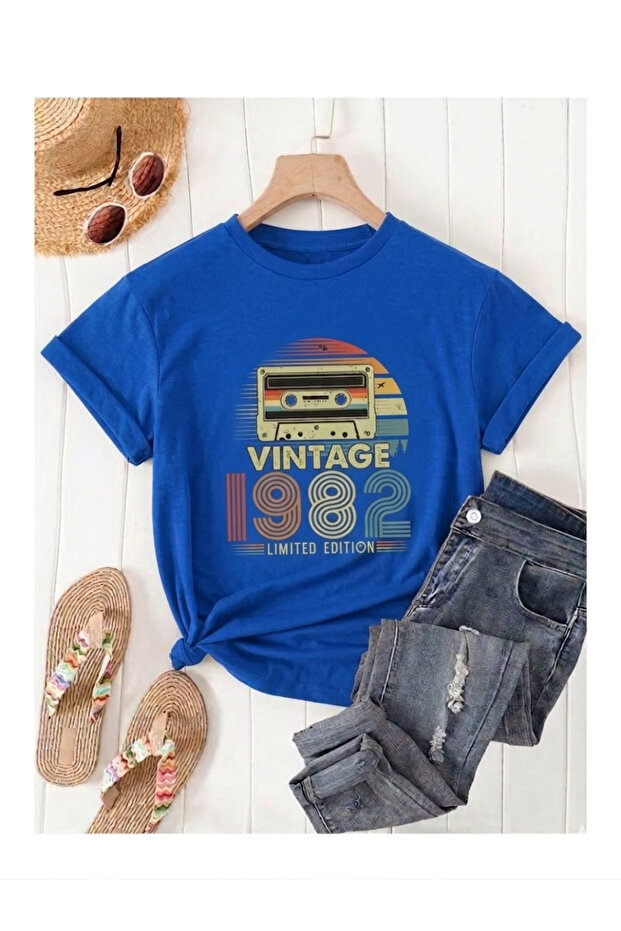 تي شيرت مدمج بتصميم كاسيت ريترو مطبوع عليه Vintage 1982 للجنسين
