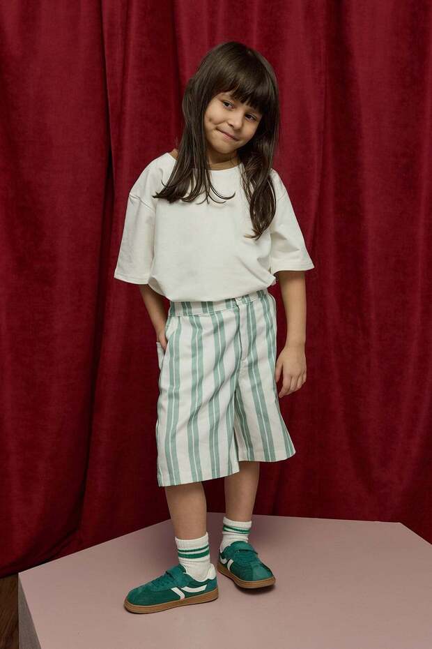 Line Bermuda Shorts - Green - 3