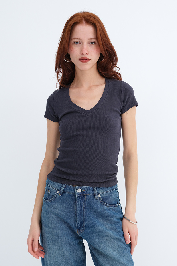 Tricou basic cu decolteu în V P1890 - 1