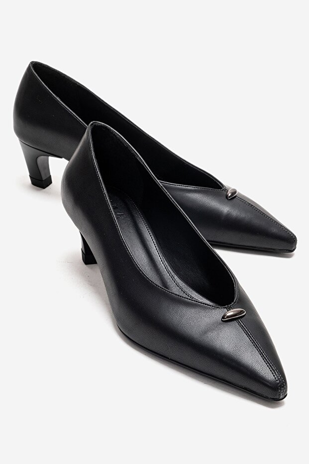 Versay Black Leather Pointed Toe Women's Low Heel Shoes