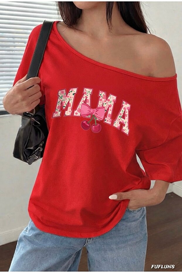 تي شيرت نسائي كبير الحجم مطبوع عليه MAMA CHERRY بياقة قاربية
