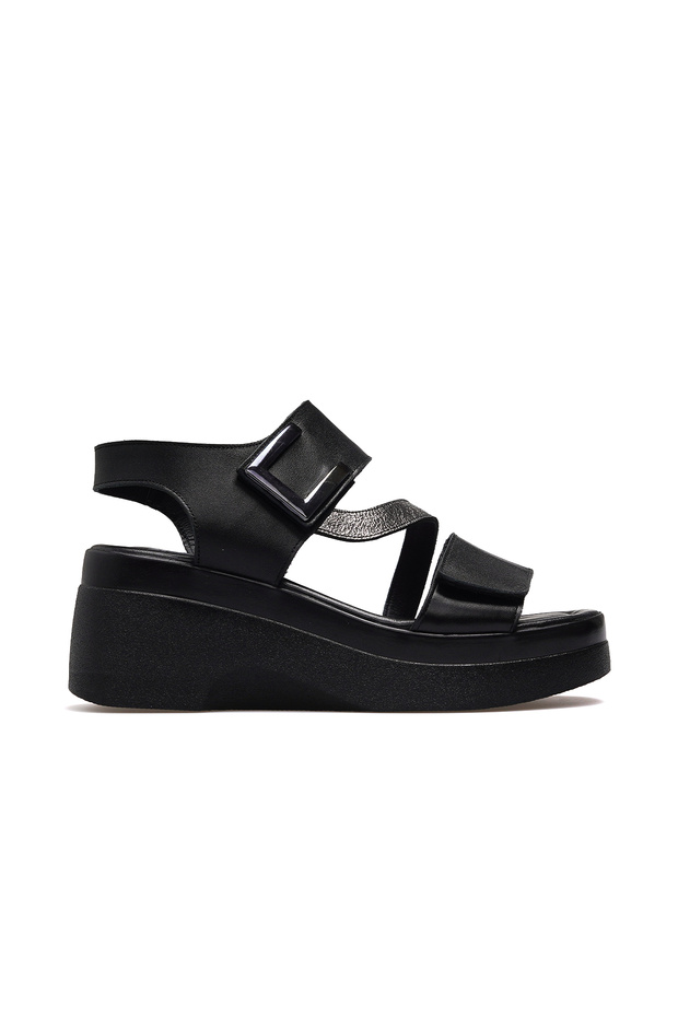 Women's Leather Casual Sandals 26Y 2613804Y Black/Platinum