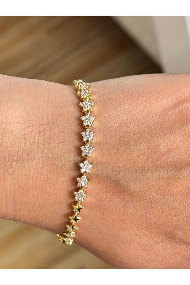 Gold Star Detailed Zircon Stone Bracelet – Stylish and Elegant Design