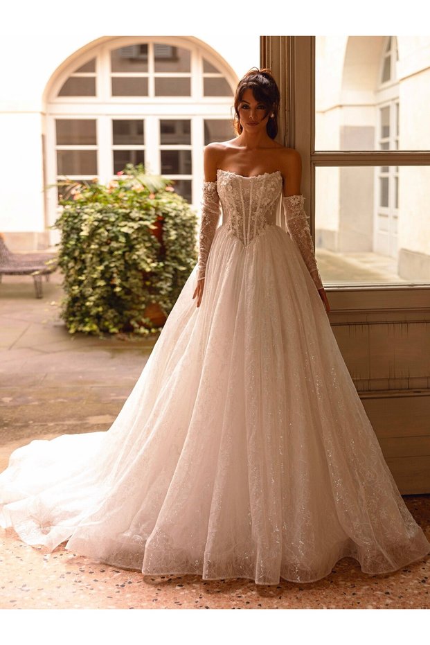 Pool Necklace Strapless Corseted Bodice with Balens Size French Lace and Silvery Design Wedding Dress