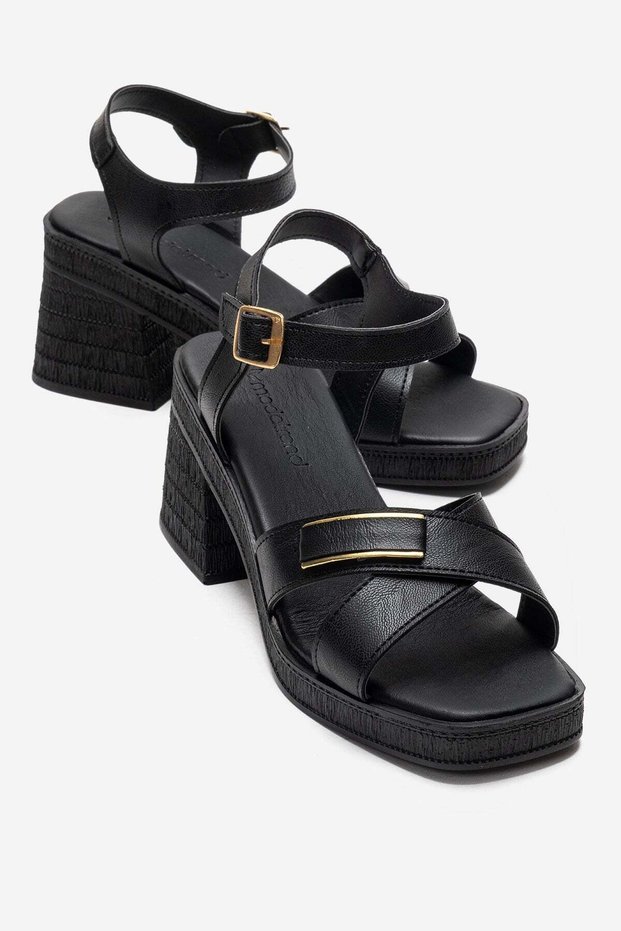Women's Cross-Strapped Heeled Sandals Black