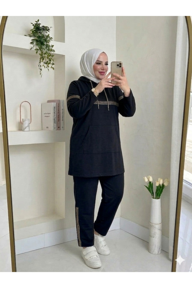 طقم بدلة رياضية نسائية بمقاس كبير مع قلنسوة وخطوط لامعة
