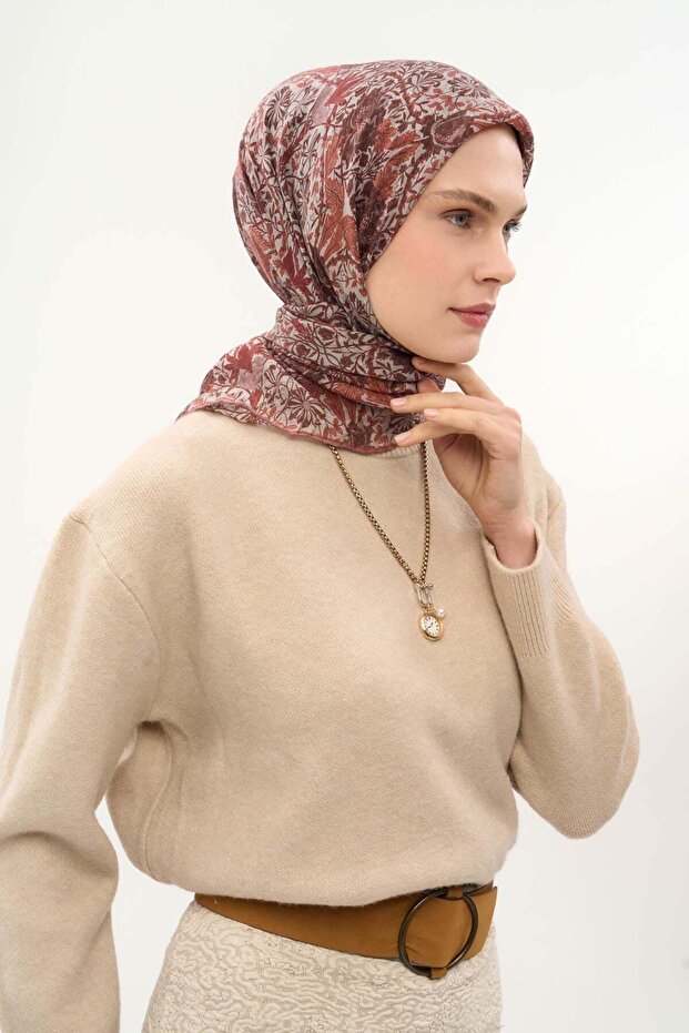 وشاح تينسل مونار بنقشة زهور فضية 90×90