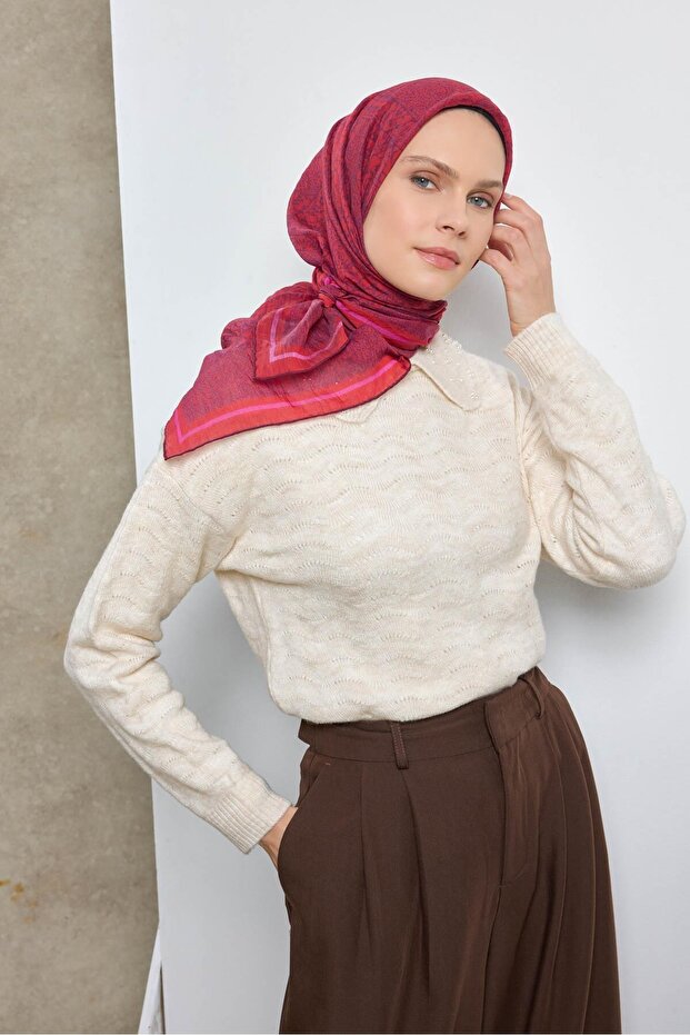 وشاح تينسل مونار بنمط ميدالية أحمر 90×90