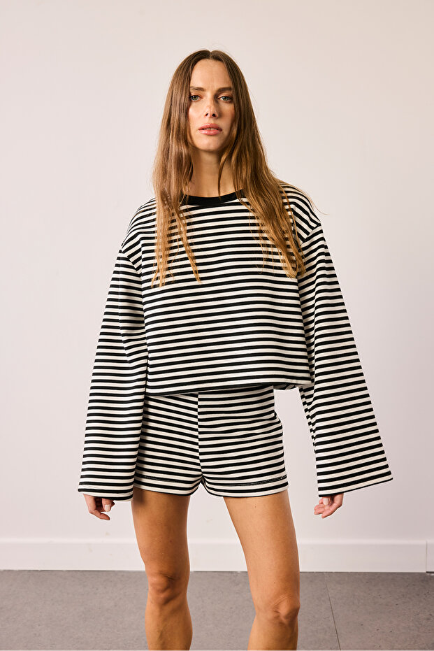 Striped Basic T-shirt - 1