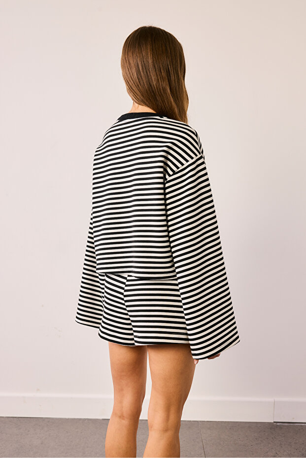 Striped Basic T-shirt - 4