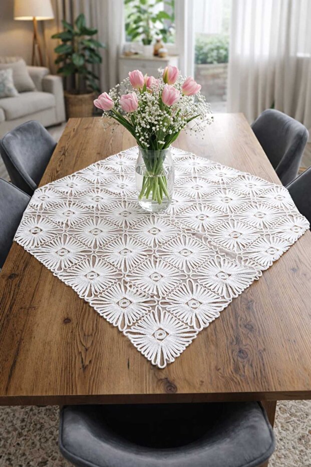 Ella Lace Table and Fiskos Coverlet White Glitter White Chenille 95X95 cm