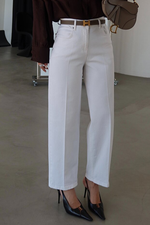 Belted Comfortable Fit Jeans