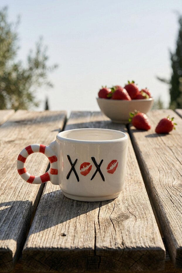 Valentine Kiss Porcelain Mug - 425 ml