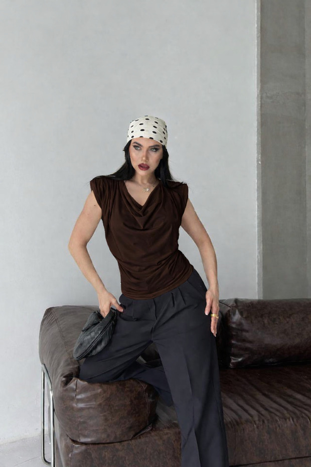 Women's v-neck sandy fabric sleeveless padded blouse 4446