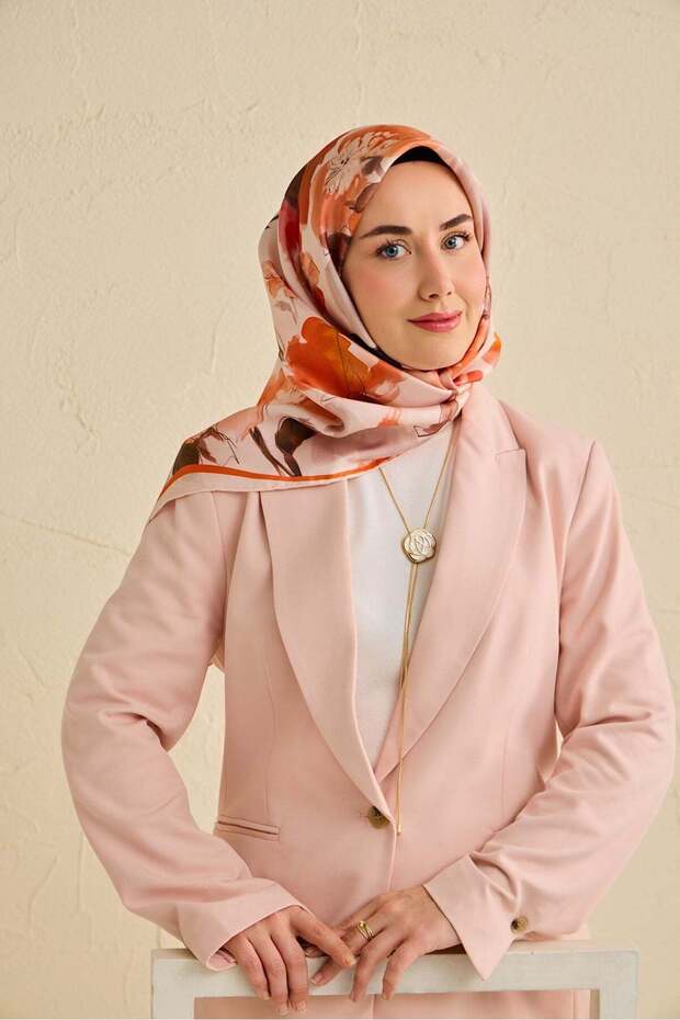 وشاح حرير تويل بنقشة زهور 90x90